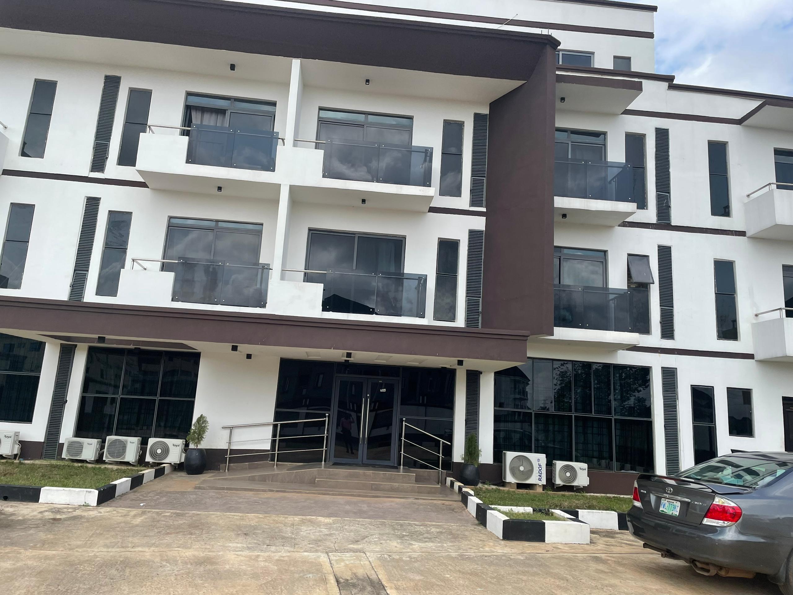Slavan Suites & Apartments 